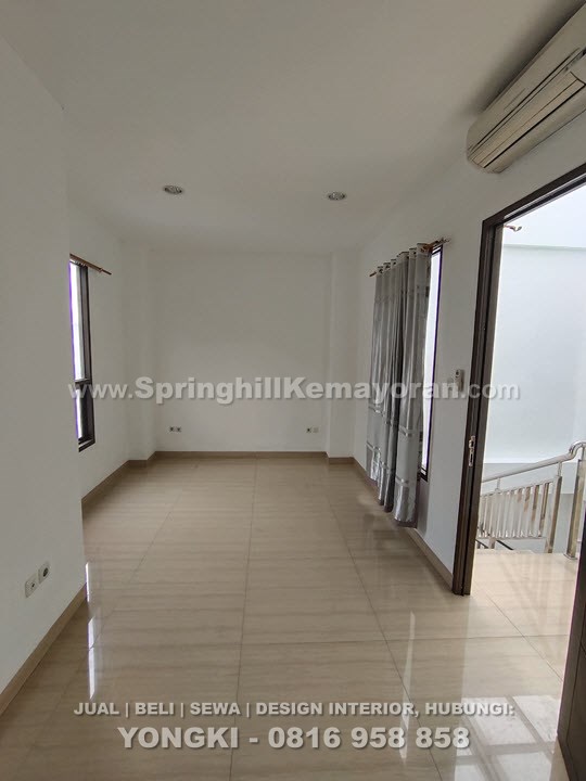 Rumah 3 lantai di Kelapa Gading (SKC-7726)